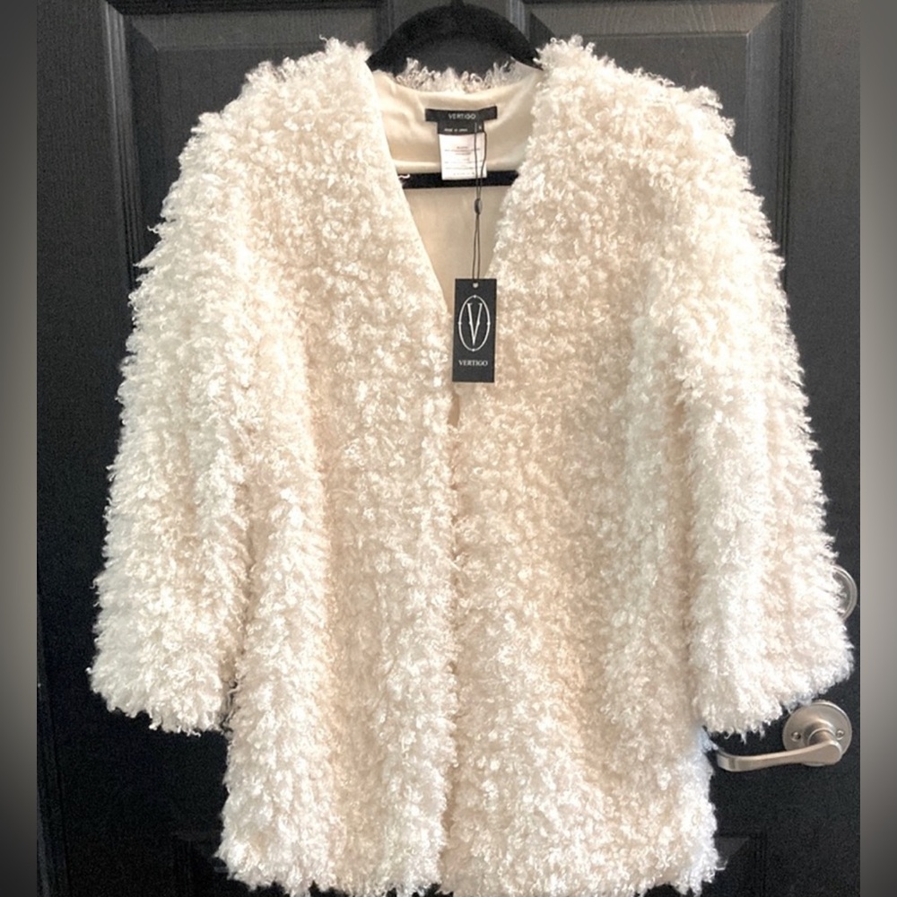 NWT Vertigo Fluffy cream/off white cardigan jacket